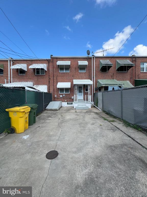 Building Photo - 3932 Brooklyn Ave