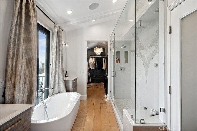 Building Photo - 3642 Alta Mesa Dr