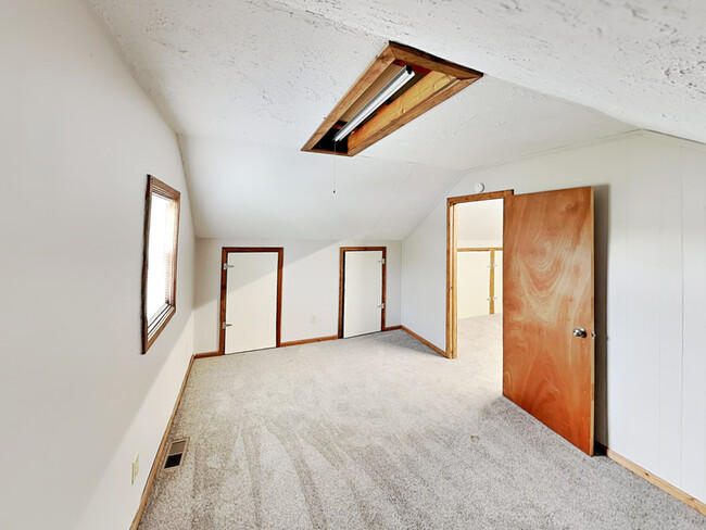 Building Photo - 14 Glenda Dr