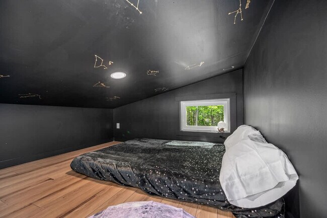 Building Photo - 288 Stonewall Road-SI ID1055518P