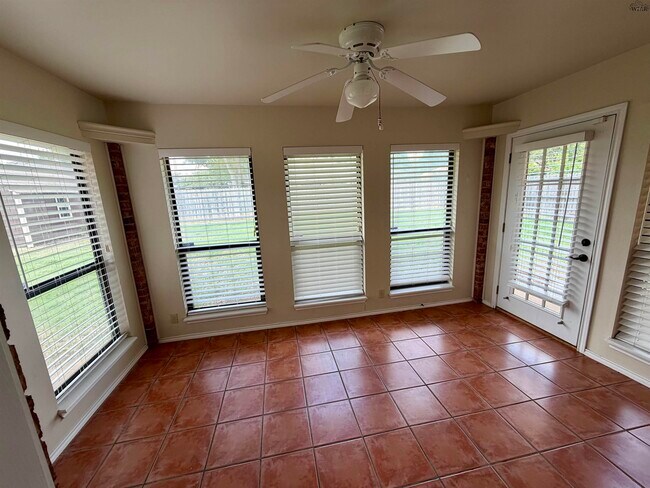 Building Photo - 4410 York St