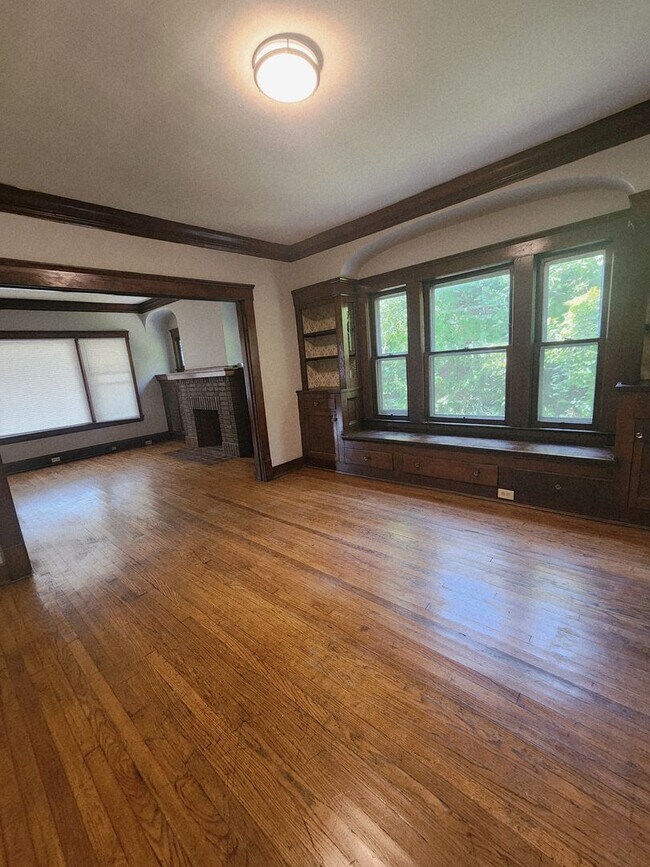 Building Photo - 3 BEDROOM 2ND FLOOR FOR RENT - MOVE IN READY!