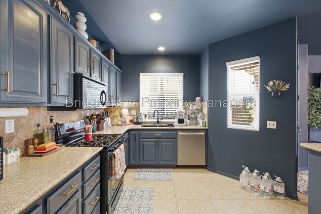 Building Photo - 425 S Meadowbrook Dr