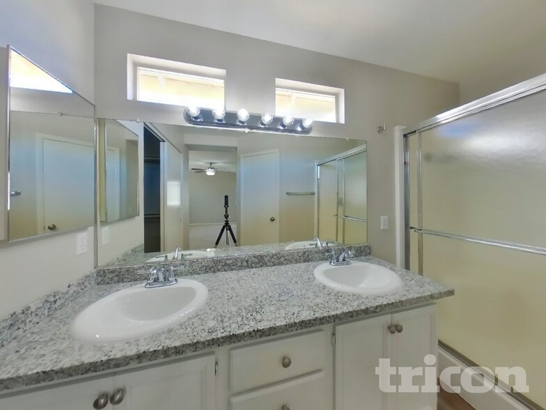 Building Photo - 1300 Pecan Tree Ct
