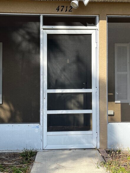 Building Photo - 4712 Golfview Blvd