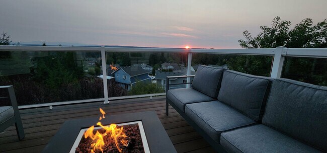 Building Photo - 7904 80th Ave NE