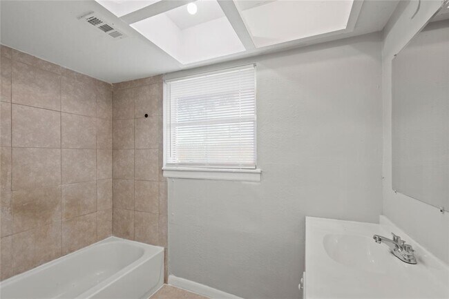 Building Photo - 9610 Foredale St