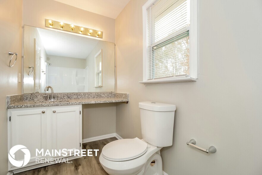 Building Photo - 33 Sweetwater Dr