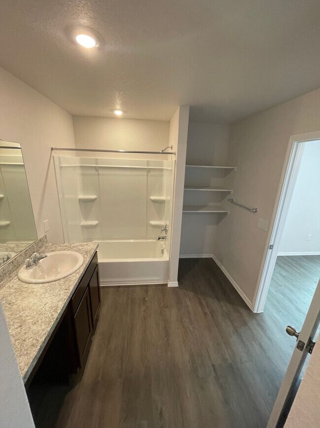 Building Photo - Legend Pond Living: Stunning 3-Bedroom, 2-Bath Home