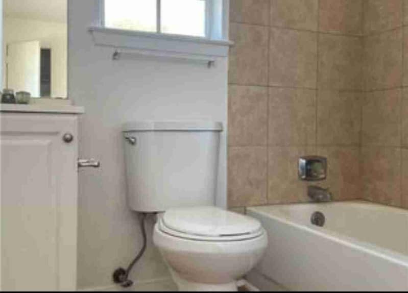 Building Photo - 1805 Cedarhill Dr