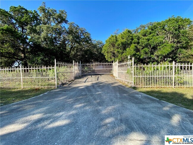 Building Photo - 1593 Amanda