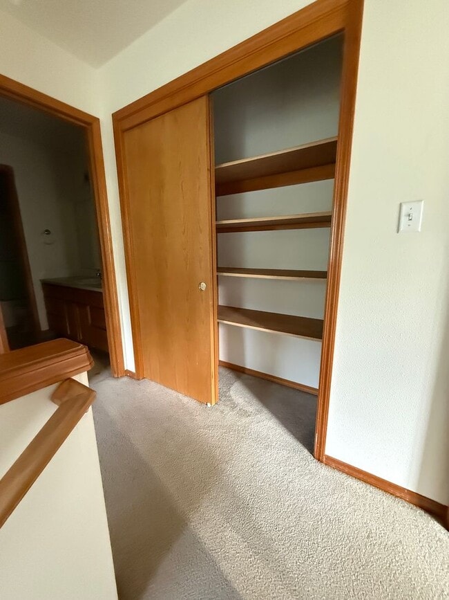 Building Photo - Great Condo next to a beautiful park!