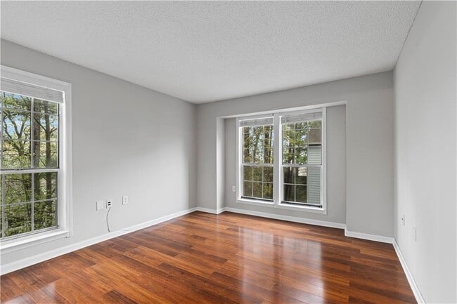 Building Photo - 640 Granville Ct