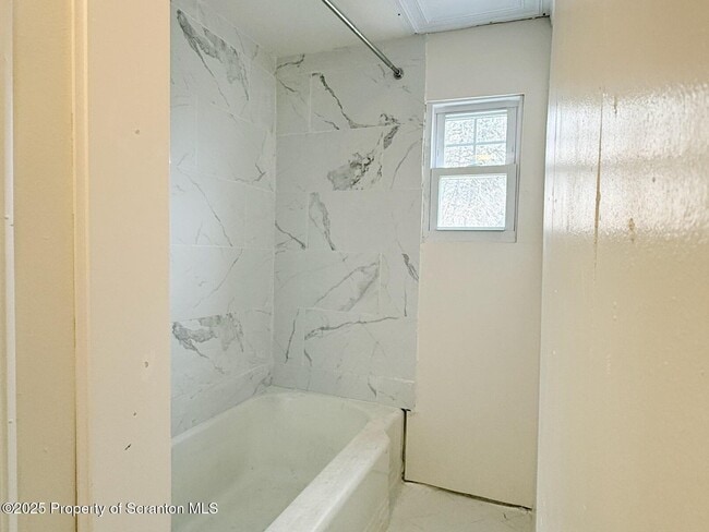 Building Photo - 210 Center Ave