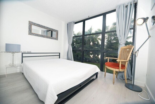 Building Photo - 2 bedroom in Sunny Isles Beach FL 33060