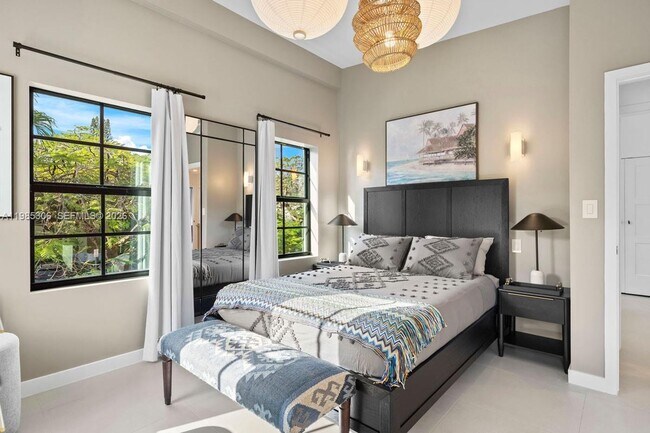 Building Photo - 151 NE 43rd St