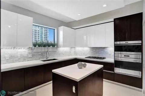 Building Photo - 3030 N Ocean Blvd