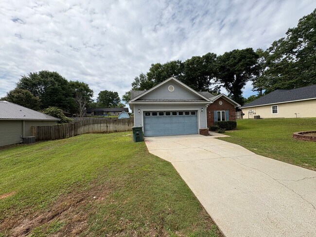 Building Photo - Available July!