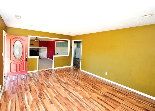 Building Photo - Nice Brick Ranch with Large yard!