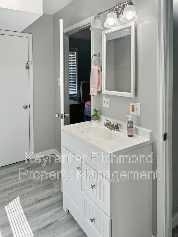 Building Photo - 10015 Seminole Rd