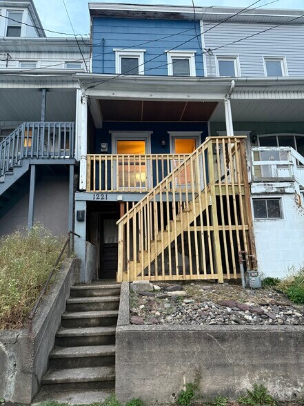 Building Photo - 1221 W Walnut St