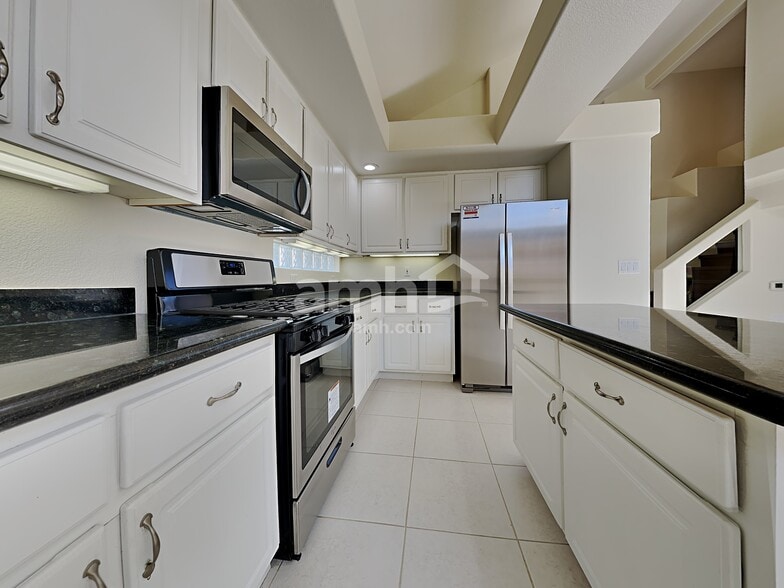 Building Photo - 9761 Trailing Daisy St