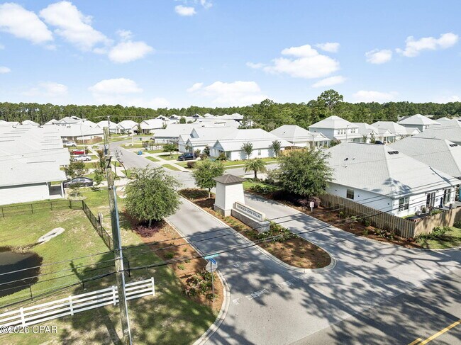 Building Photo - 517 Cove Villa St
