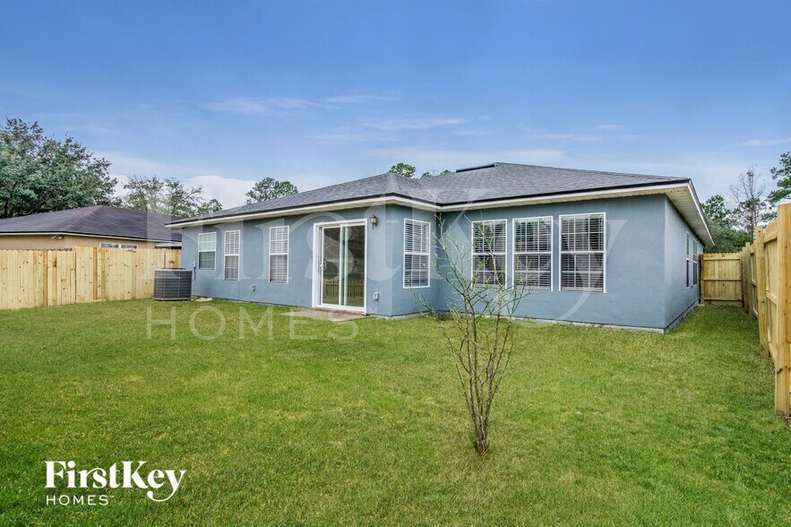 Building Photo - 12241 Pebble Point Dr W