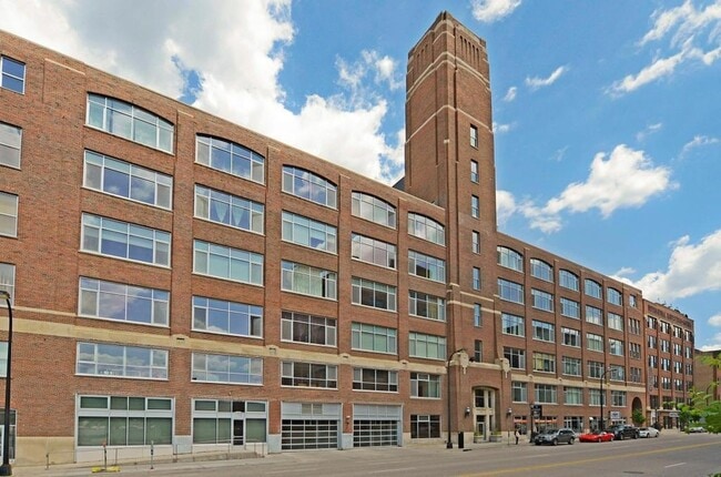 Building Photo - 700 N Washington Ave