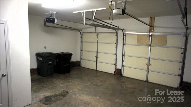 Building Photo - 4112 Chatterleigh Dr