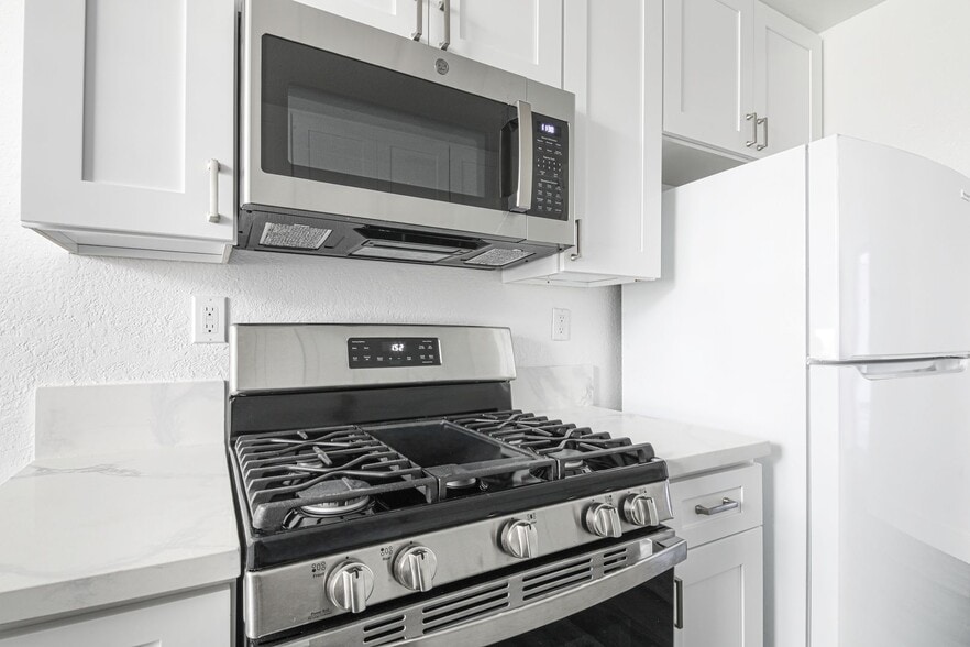 Building Photo - 1751 S Bentley Ave
