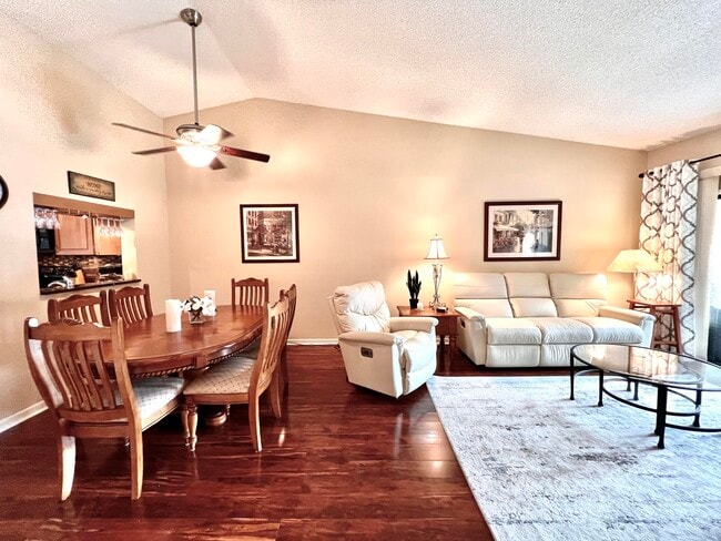 Building Photo - 3328 Lucerne Park Dr