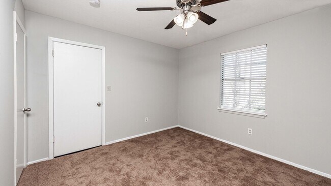 Building Photo - Ashwood Apartment Homes