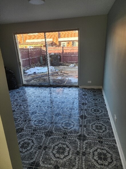 Building Photo - 8929 Robin Dr