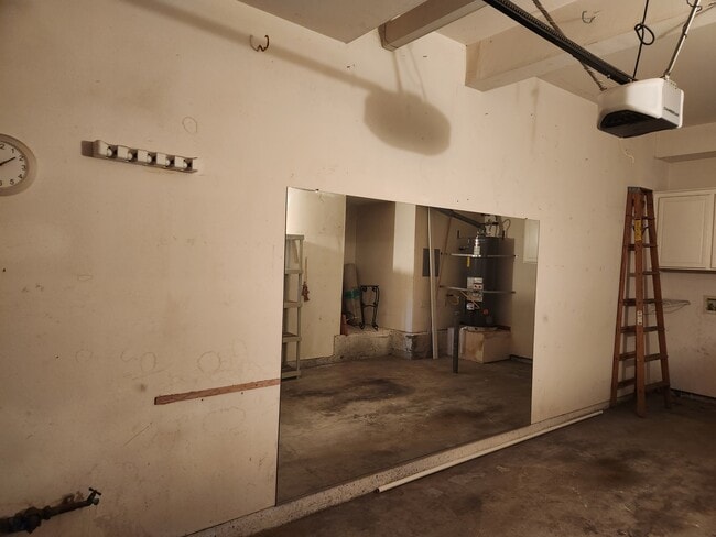 Building Photo - 2651 Dunstan Dr