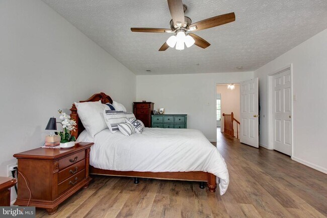 Building Photo - 8893 Papillon Dr