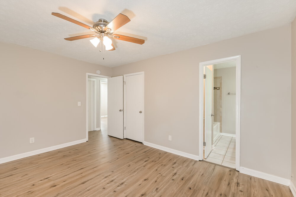Building Photo - 353 Knollwood Ln