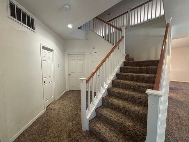 Building Photo - 44321 Sunmist Ct