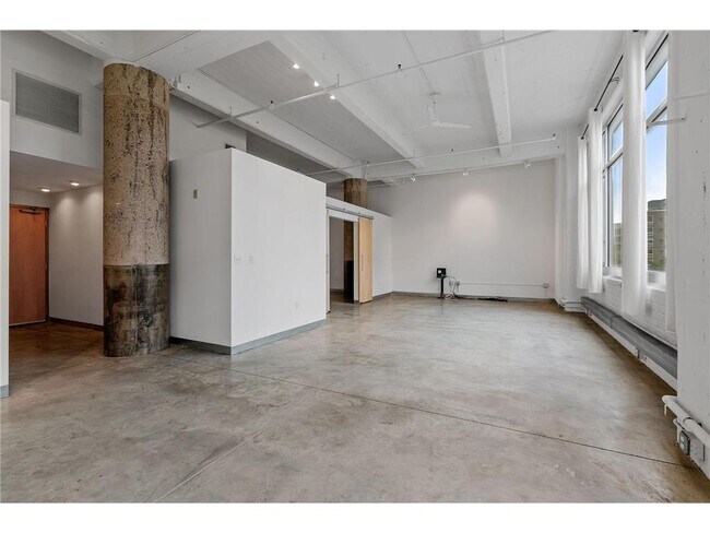 Building Photo - 700 N Washington Ave
