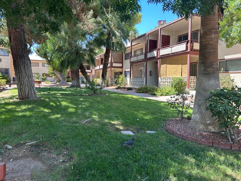 Building Photo - 350 E Desert Inn Rd