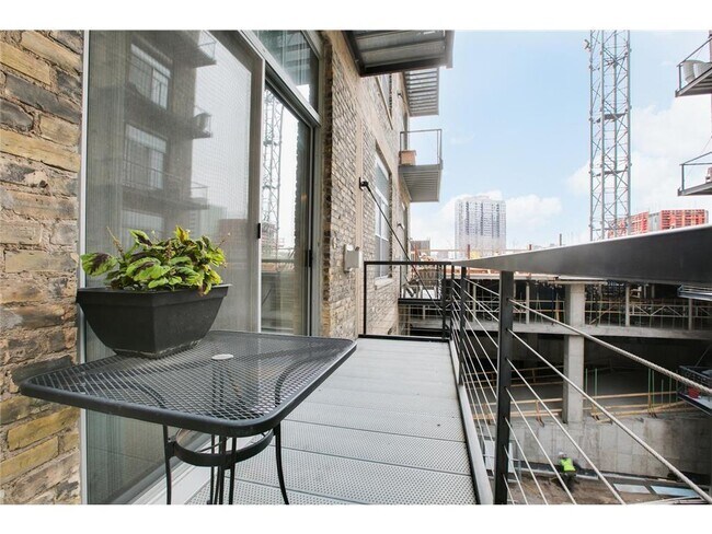 Building Photo - 521 S 7th St