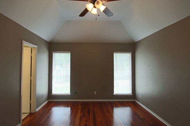 Building Photo - COMING SOON! Stunning 3 Bed 2 Bath Home in Lindale ISD!