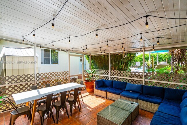 Building Photo - 427 NE 107th St