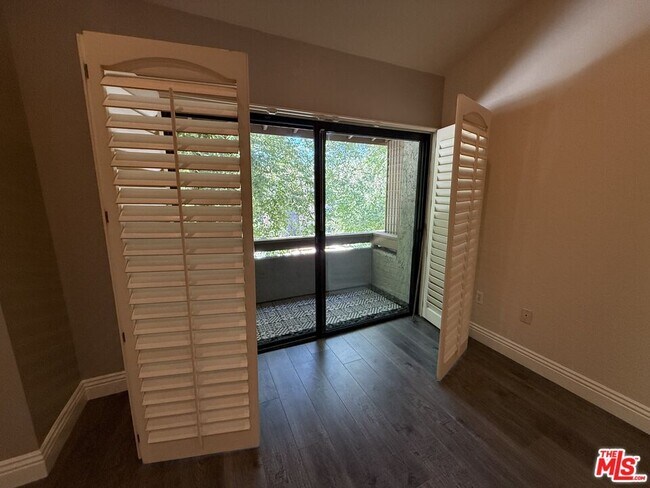 Building Photo - 4260 Cedros Ave