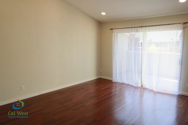 Building Photo - $2775 - ***MOVE IN BONUS - $250 OFF 2nd MO...