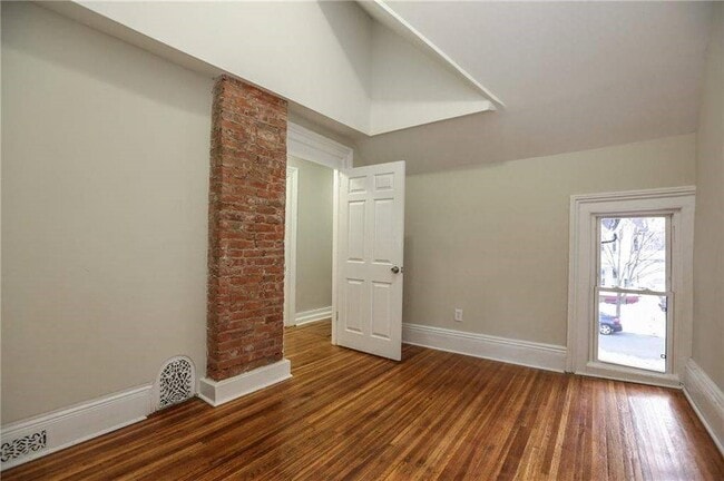 Building Photo - 32 Rowley St