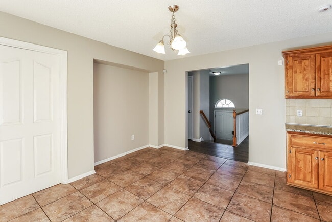 Building Photo - 712 Hibiscus Cir