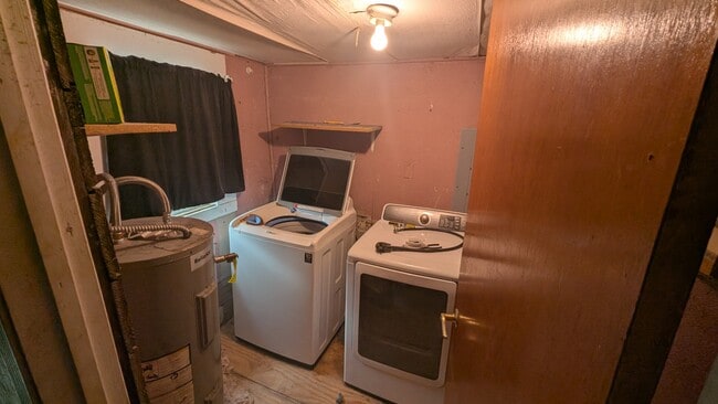 Building Photo - 710 Main St