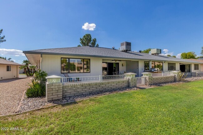 Building Photo - Your Oasis Awaits!