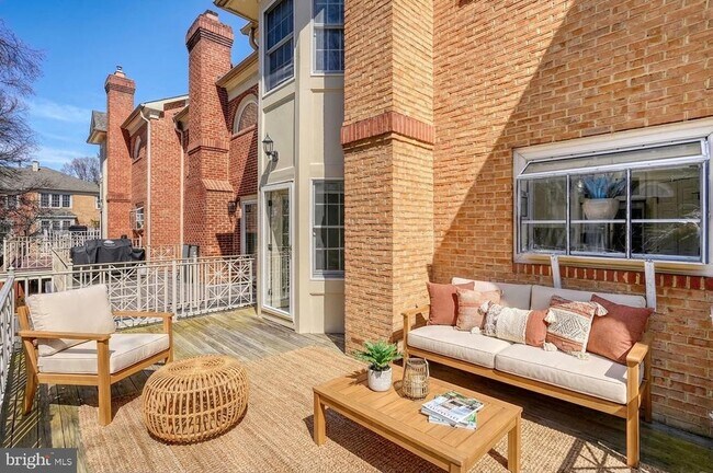 Building Photo - 28 Sterling Ct